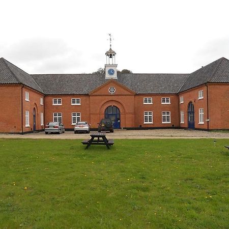 Bed and Breakfast The Stables At Henham Park Саутвёлд Экстерьер фото